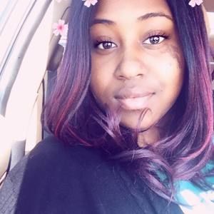 Meet your Posher, Desiree